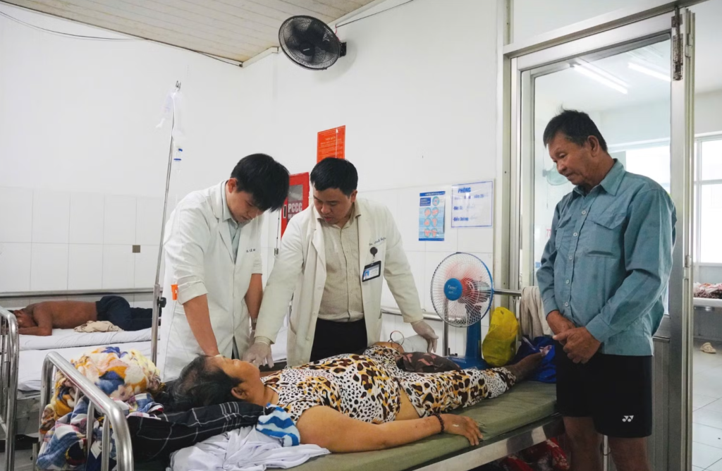 Bà S. được quỹ do ông Đinh Văn Nơi mới thành lập hỗ trợ chi trả toàn bộ chi phí phẫu thuật, điều trị tại Phú Quốc. Ảnh: H. Dung