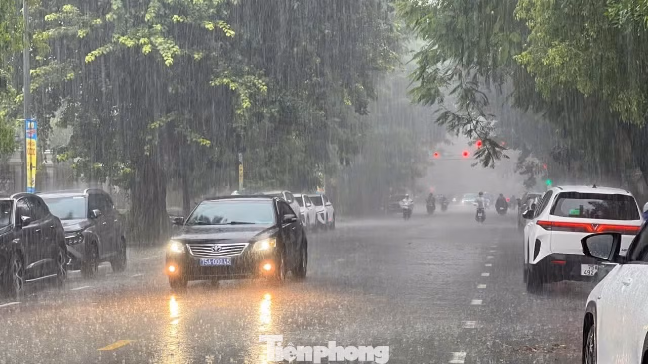 Huế dự báo mưa lớn từ 150 - 300 mm, có nơi vượt 400 mm trong những ngày tới. Huế dự báo mưa lớn từ 150 - 300 mm, có nơi vượt 400 mm trong những ngày tới.